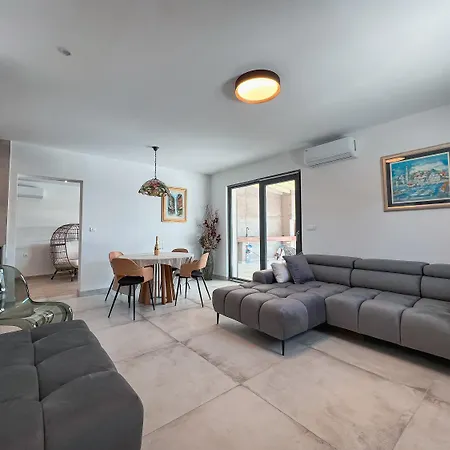 Prestigious Seaside Luxury With Pool * Split