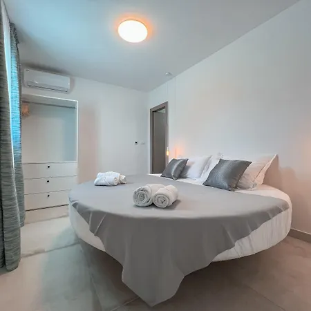 Prestigious Seaside Luxury With Pool Villa *