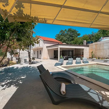 Prestigious Seaside Luxury With Pool Villa